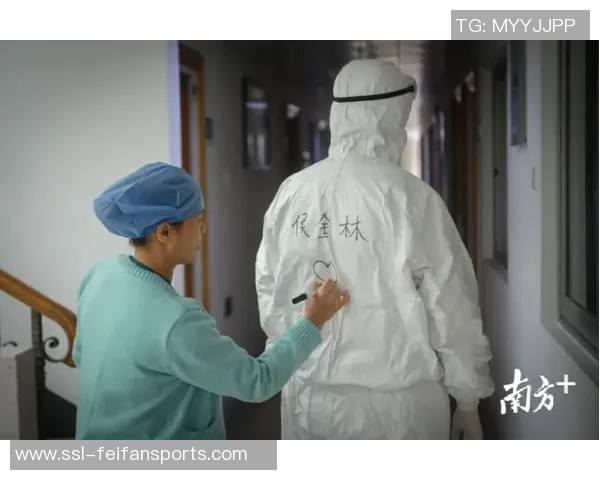 队友们到医院探望，加维晒术后照：我会一次又一次地回归